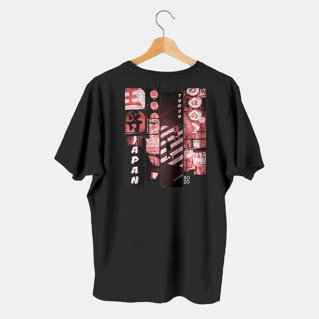 camiseta negra con la ciudad de tokyo y japon en fondo blanco