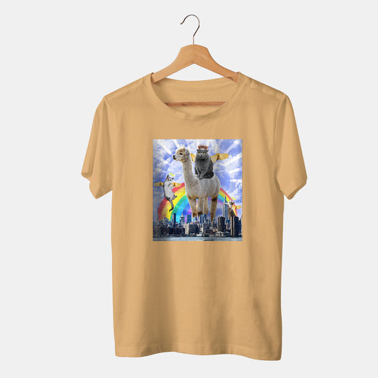 camiseta original beige con gatos llama arcoiris ciudad y fantasia en fondo blanco