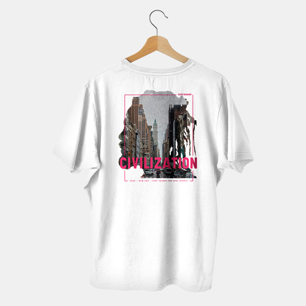 camiseta blanca con silueta de hombre y ciudad nueva york en fondo blanco