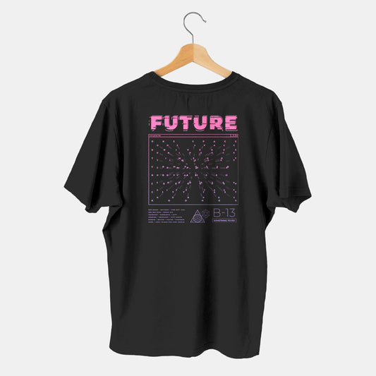 camiseta negra future futuro rosada electronica con fondo blanco