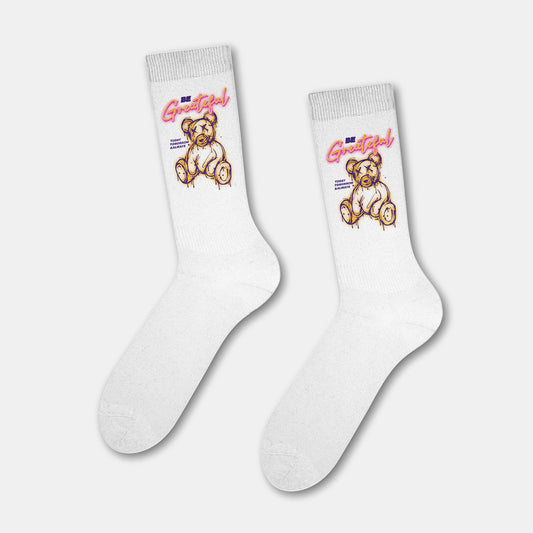 calcetines blancos de oso con la frase be greateful teddy bear