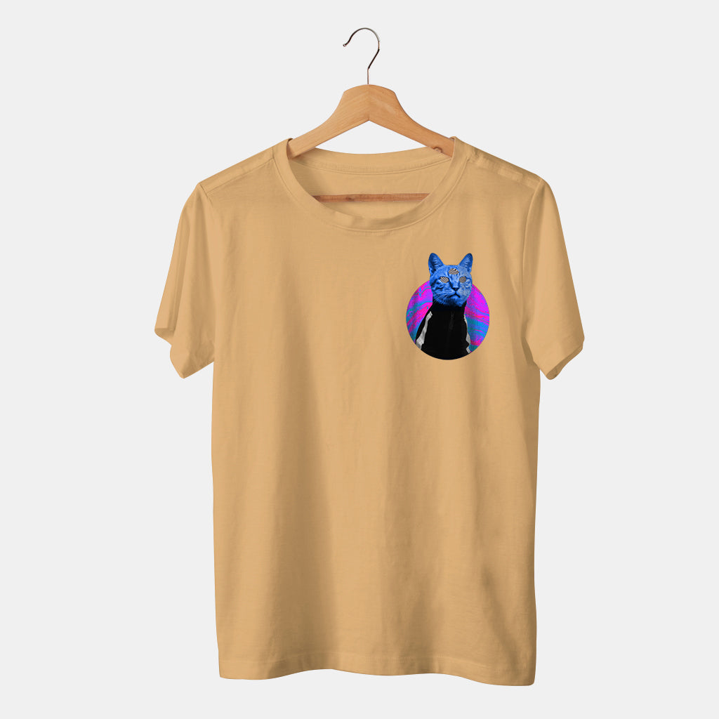 camiseta arena con gato en percha