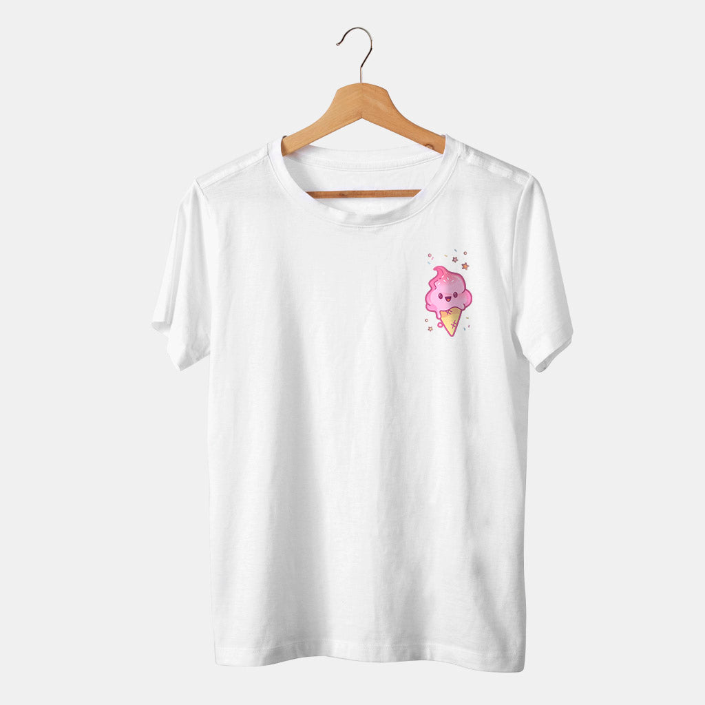 camiseta blanca morada con helado feliz rosado en fondo blanco