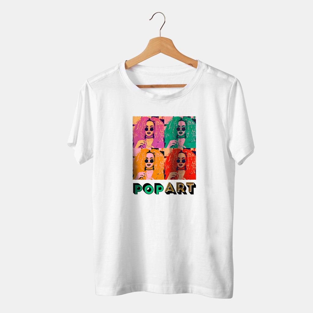 Camiseta banca con mujer y colores pop art en fondo blanco