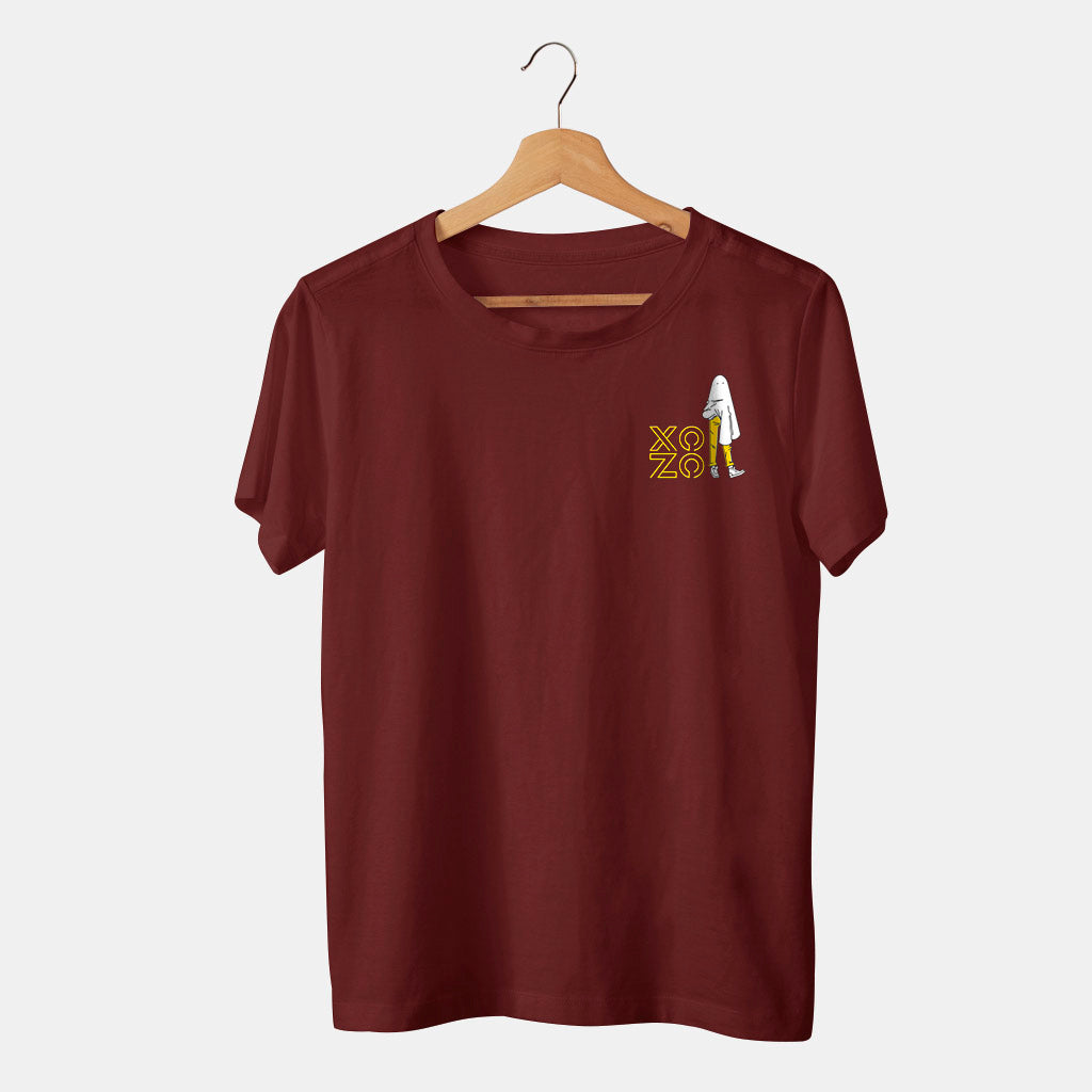 camiseta roja con logo de xozo y fantasma en fondo blanco