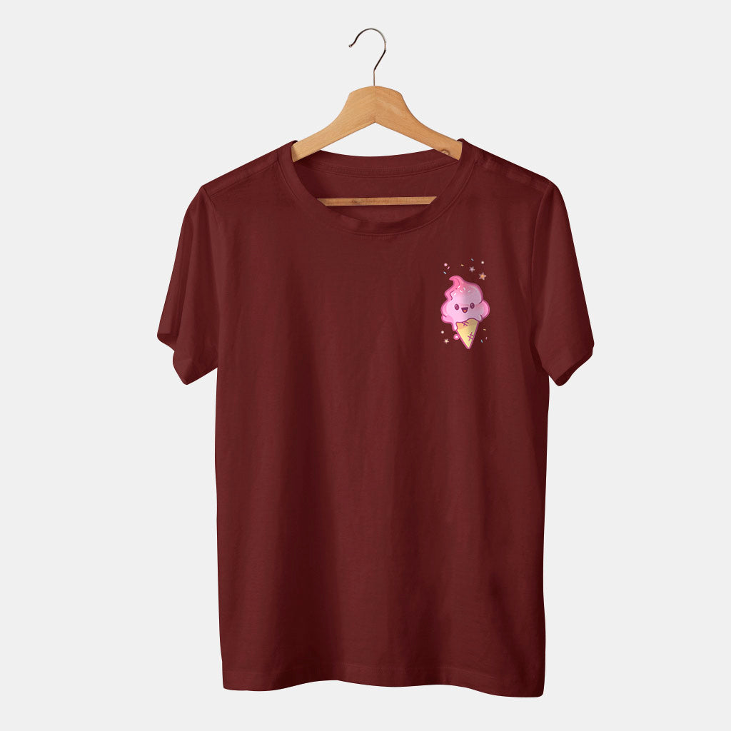 camiseta original roja con helado feliz rosado en fondo blanco