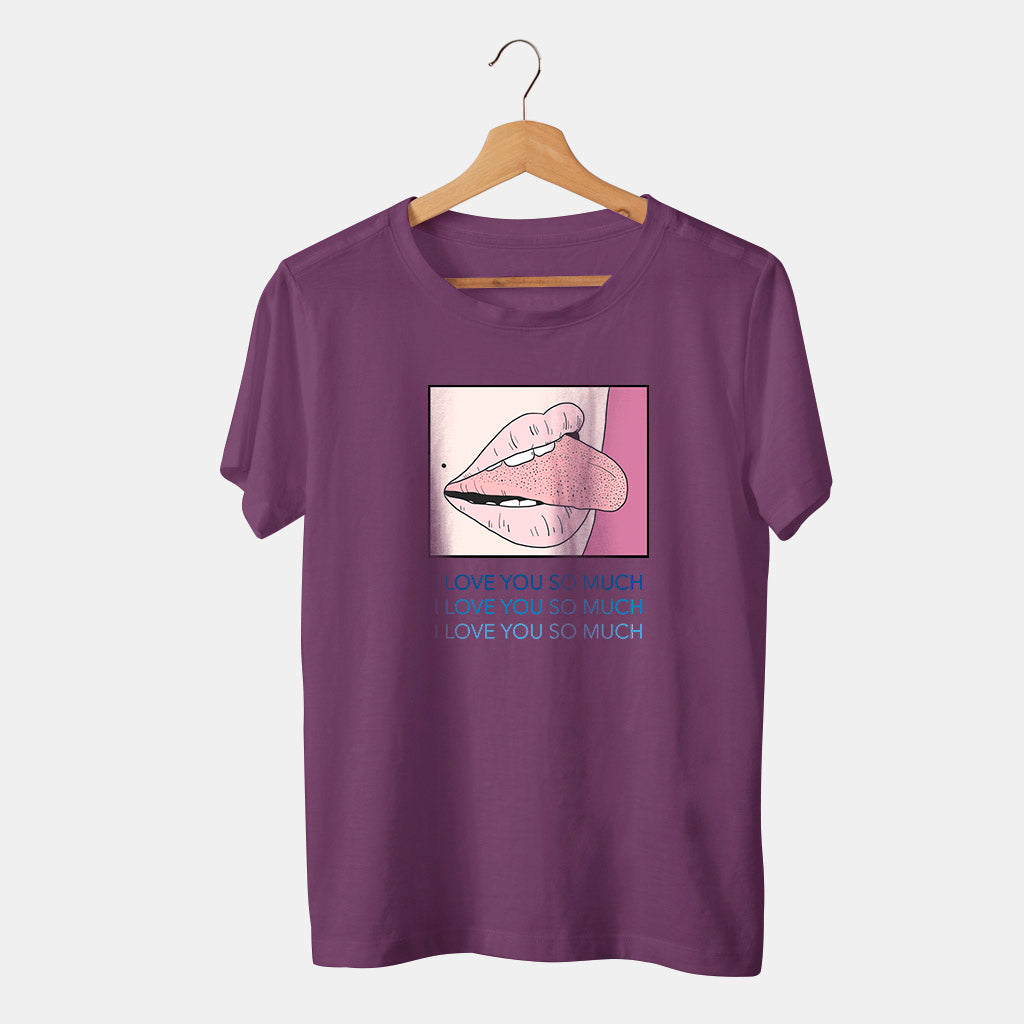 camiseta morada i love you so much lengua sexy con fondo blanco