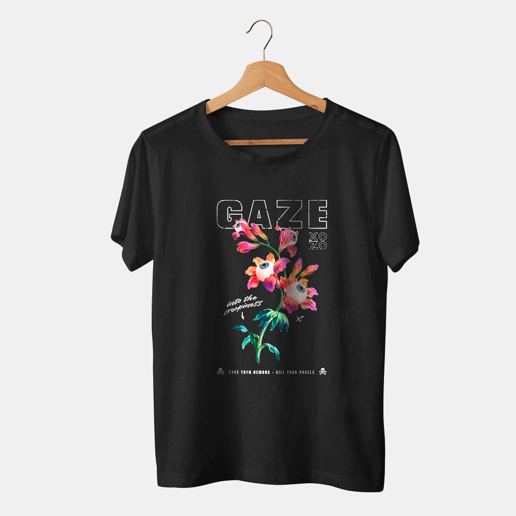 camiseta negra con la palabra gaze y flor con ojos en fondo blanco