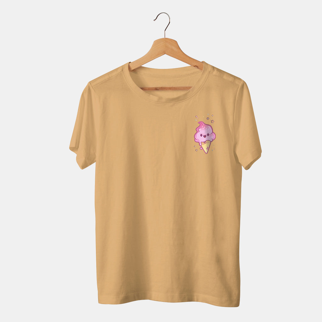 camiseta original roja con helado feliz rosado en fondo blanco
