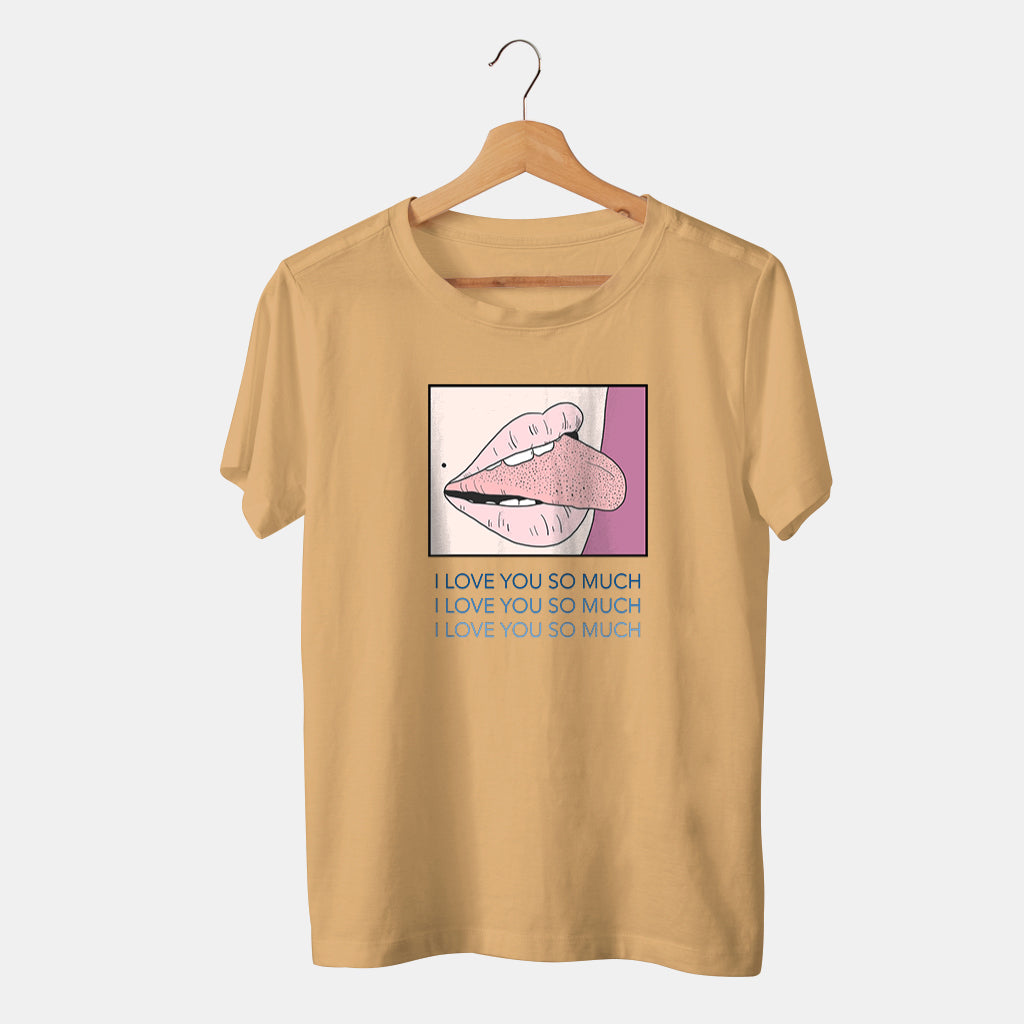 camiseta beige i love you so much lengua sexy con fondo blanco