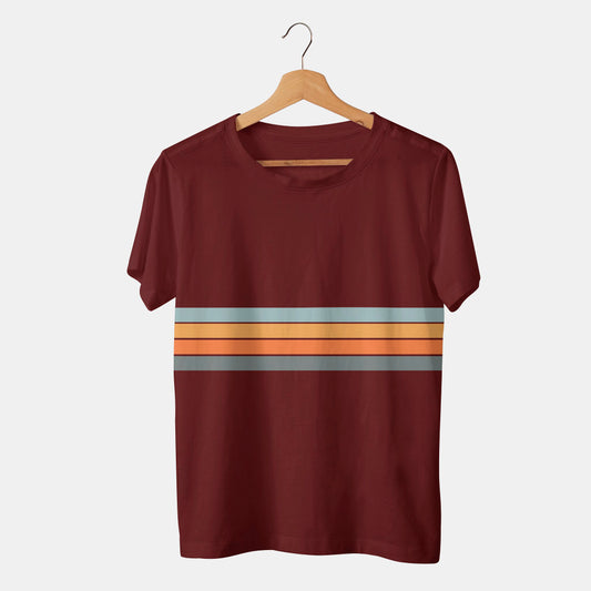 camiseta roja con lineas de colores retro en fondo blanco